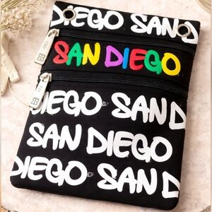 Robin Ruth San Diego NWOT Crossbody Zip Pouch | Black City Graphic Bag